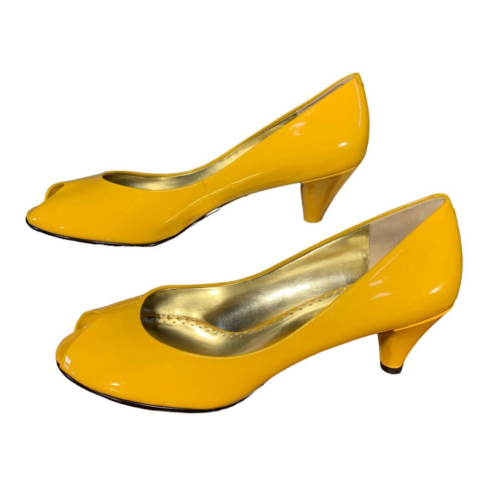 BCBG Paris Oil Yellow, Smooth Patent Leather Heels 9.5 - Picture 3 of 7